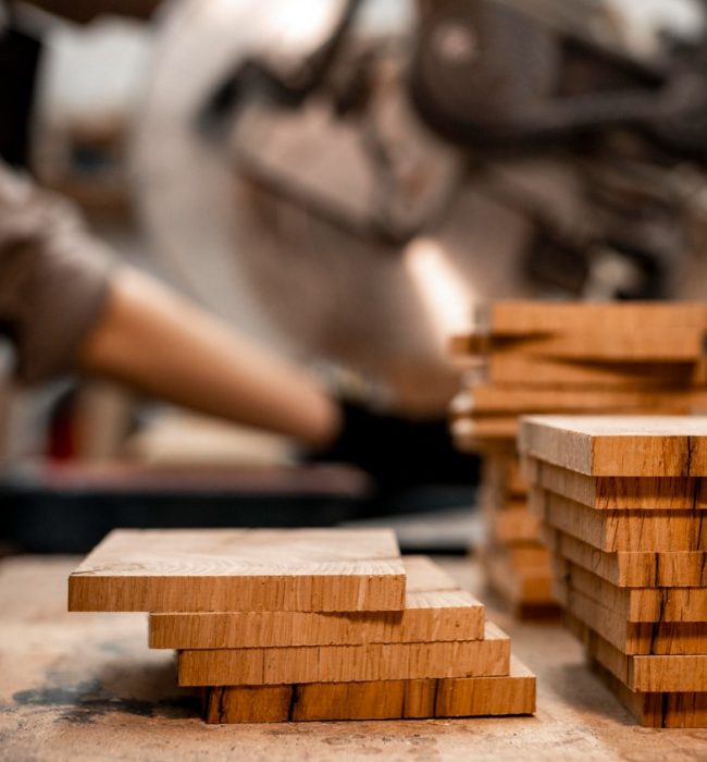 side-view-of-female-carpenter-in